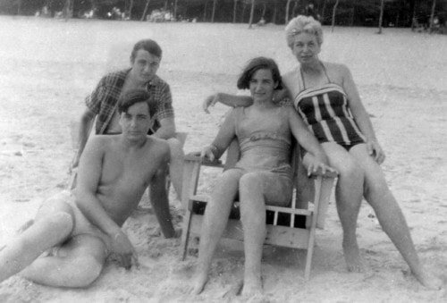 Bella con sus hijos en Santa María del Mar